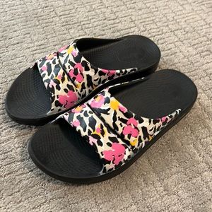 Oofos Recovery Slides